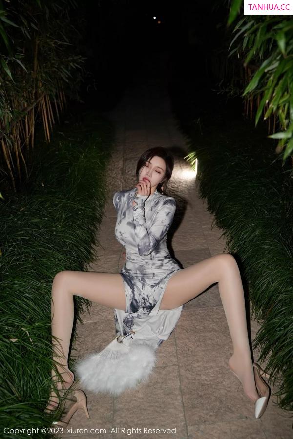 周妍希 奶瓶土肥圆 [XiuRen]高清写真图 2023.11.30 No.7744 Carol周妍希 旗袍美臀第44张图片